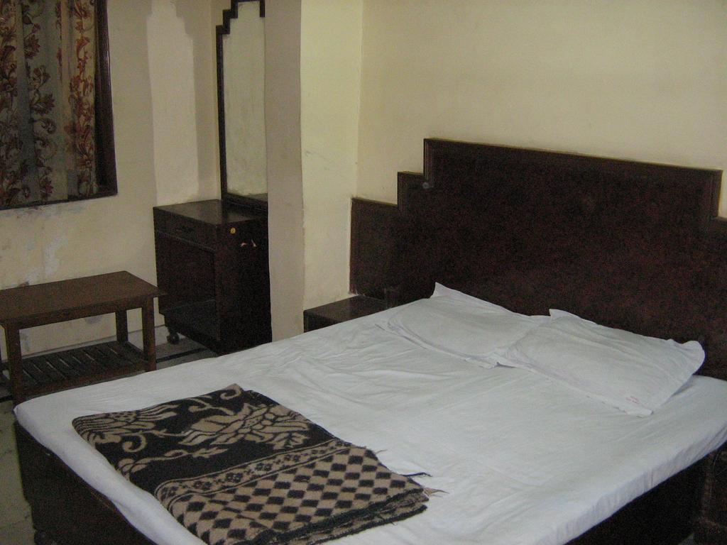 Hotel S P New Delhi Bagian luar foto