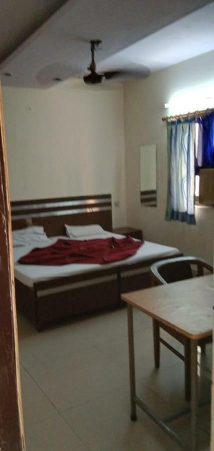 Hotel S P New Delhi Bagian luar foto