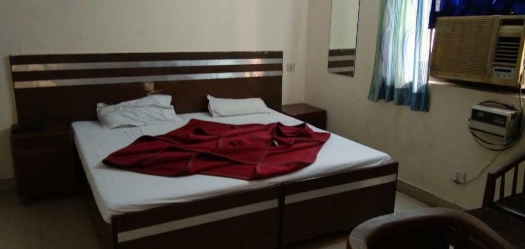Hotel S P New Delhi Bagian luar foto