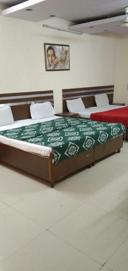 Hotel S P New Delhi Bagian luar foto