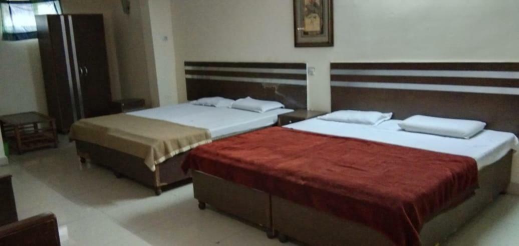 Hotel S P New Delhi Bagian luar foto