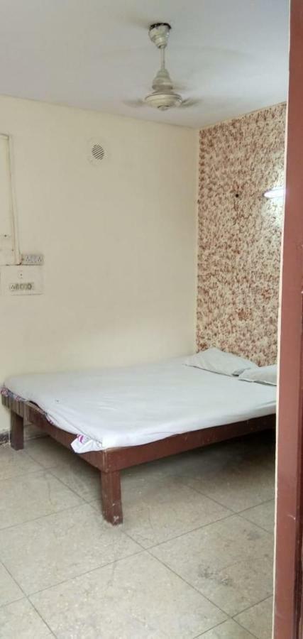 Hotel S P New Delhi Bagian luar foto