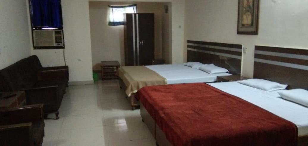 Hotel S P New Delhi Bagian luar foto