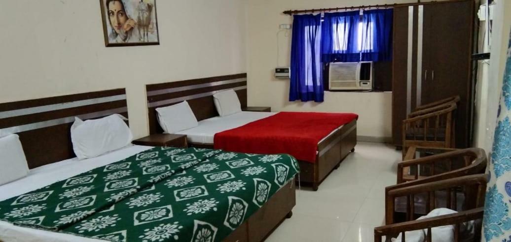 Hotel S P New Delhi Bagian luar foto