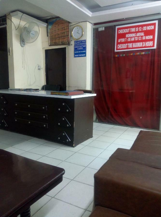 Hotel S P New Delhi Bagian luar foto